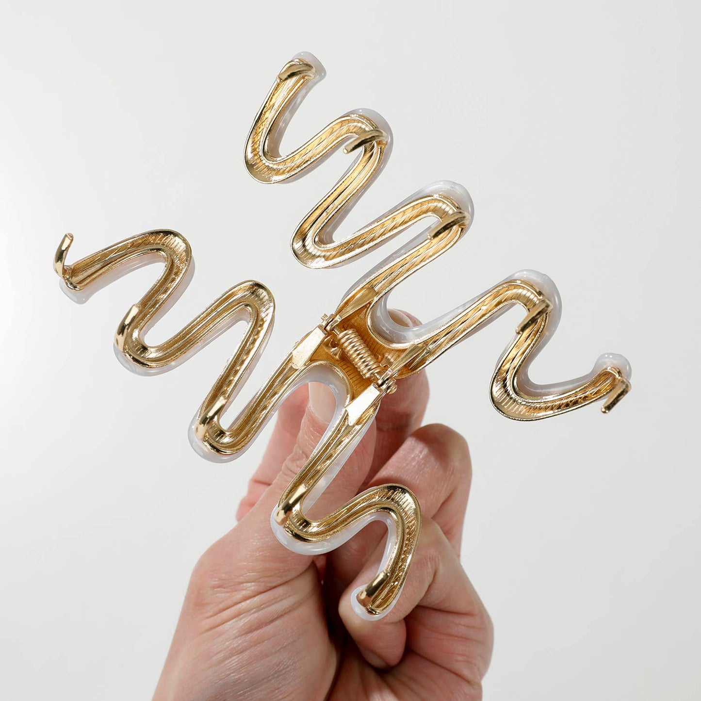 Adorro Willow Coastal | Large Squiggle Metal Claw Clip