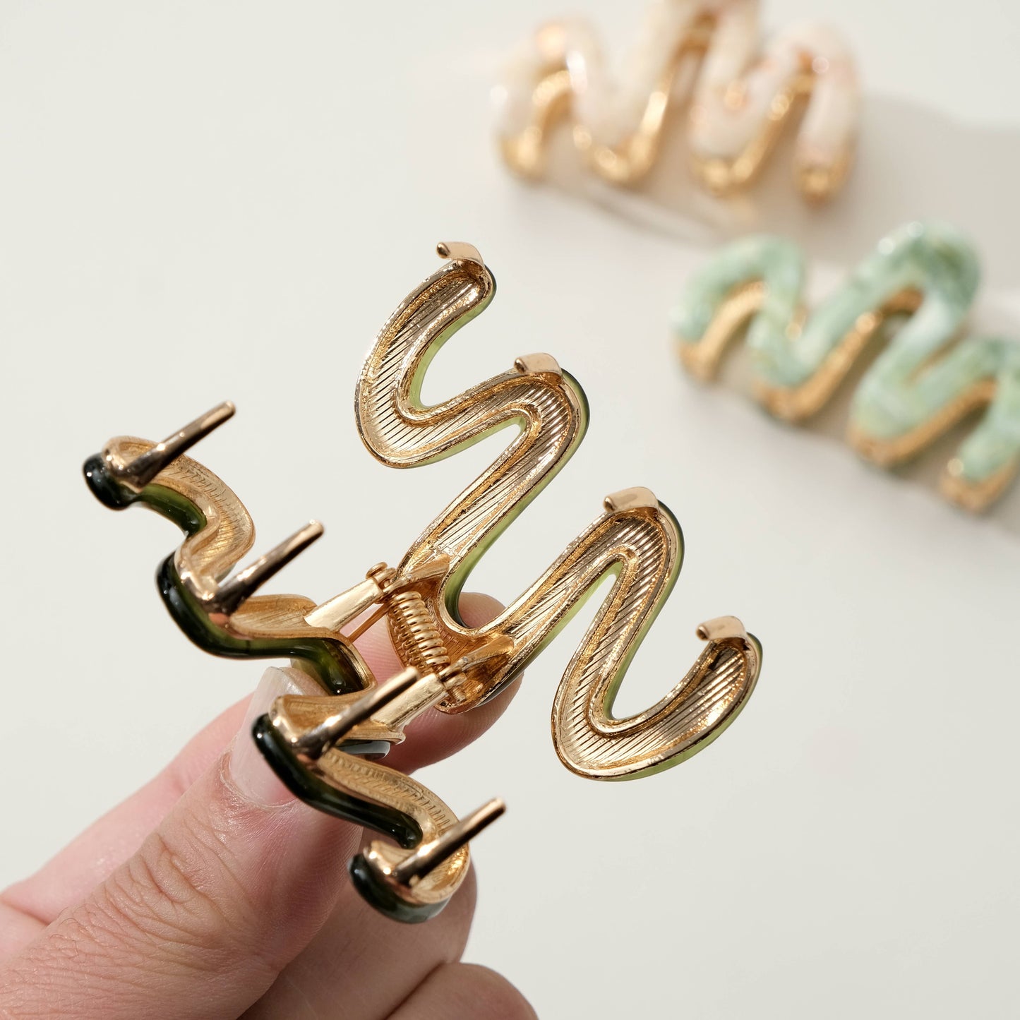 Willow Mini Garden Squiggle Metal Claw Clip - Mini: Assorted